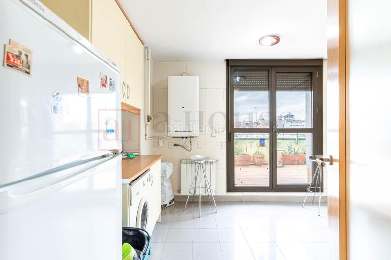 Foto 9f4f77d6-06db-4ebf-b031-c7452969eca1. Ático  con excelente ubicación y gran terraza en zona las ventas en Madrid