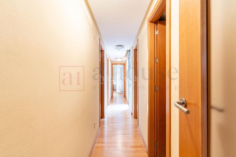 Foto a644caa8-8b9c-4818-9f99-67ba75da925c. Àtic amb calefacció aparcament piscina a Guindalera Madrid