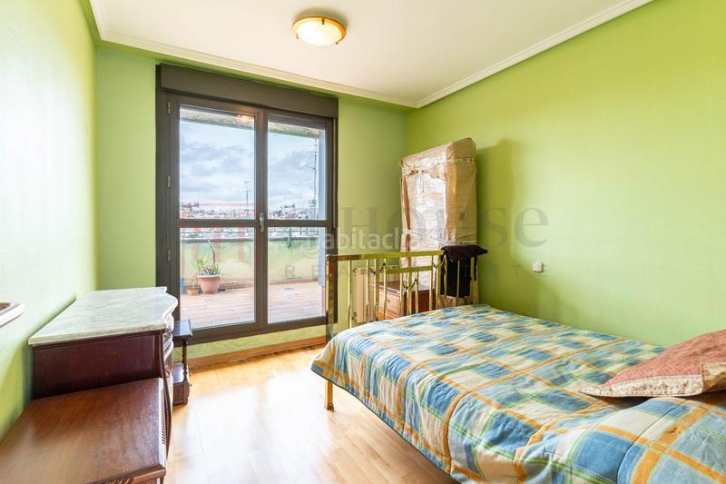 Foto cc23b52e-9a00-43aa-8d41-85a557359775. Ático  con excelente ubicación y gran terraza en zona las ventas en Madrid