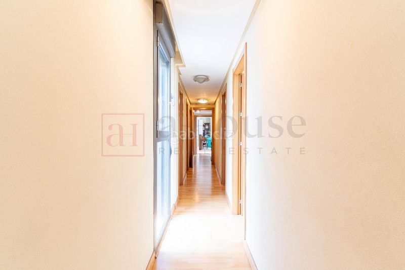 Foto d804b01f-a09a-4862-9842-e73c2964ce01. Àtic amb calefacció aparcament piscina a Guindalera Madrid