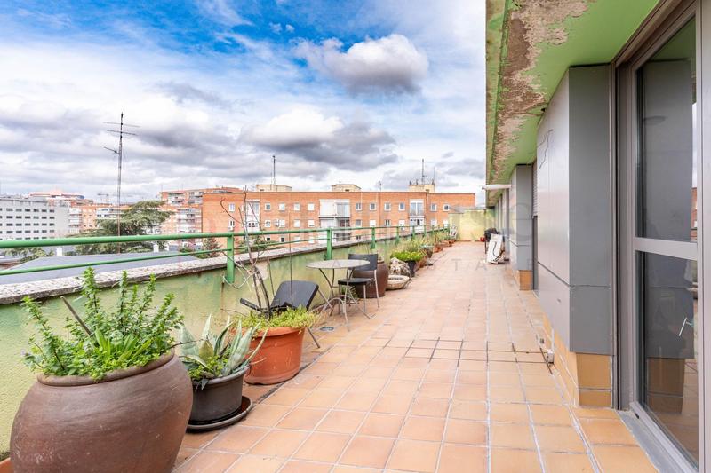 Foto d9b1772b-c0f4-45d4-92f7-0d9ed07efb16. Ático  con excelente ubicación y gran terraza en zona las ventas en Madrid