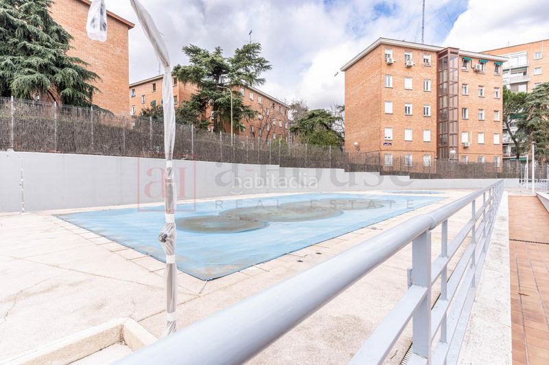Foto de616480-f145-439e-ba8f-73efb43327c2. Àtic amb calefacció aparcament piscina a Guindalera Madrid