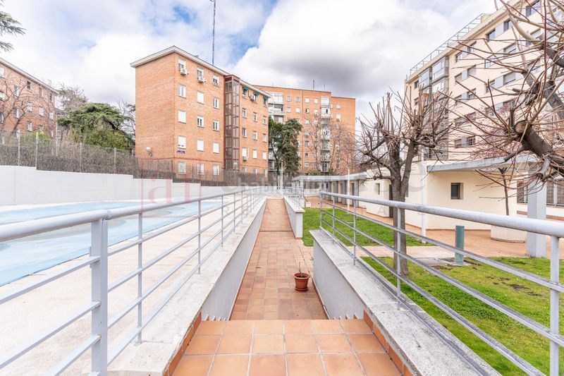 Foto e1342cb3-03de-4995-8520-c4f109be2a53. Àtic amb calefacció aparcament piscina a Guindalera Madrid