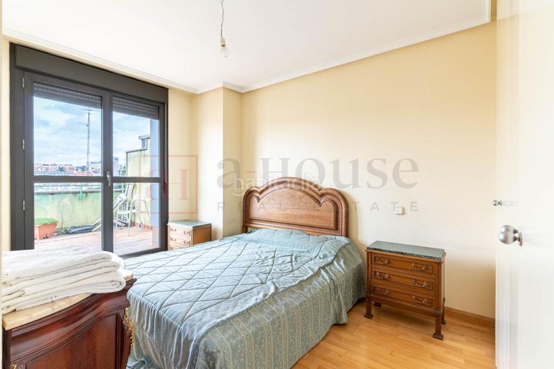Foto f49438eb-73d6-47bd-b0f2-f187f6d7058e. Ático  con excelente ubicación y gran terraza en zona las ventas en Madrid