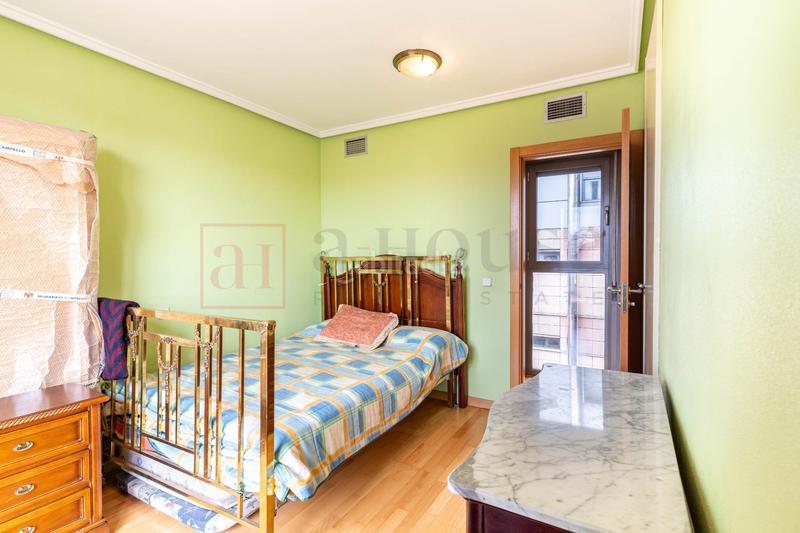 Foto f6b66c36-10de-41a8-ab36-f9de46374639. Ático  con excelente ubicación y gran terraza en zona las ventas en Madrid