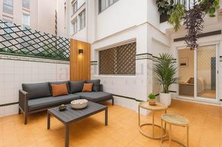 Piso  Calle sant salvador. Amplio piso con terraza privada para reformar en vila de gracia
