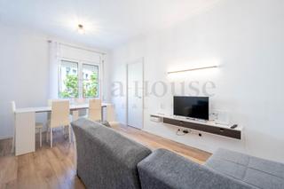 Etagenwohnung  Carrer provença. Piso para entrar a vivir en el barrio de sagrada familia