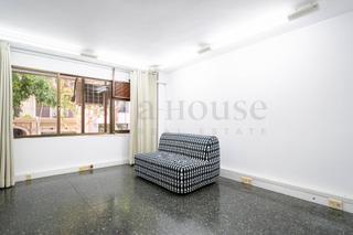 Local Comercial  Calle comte borrell. Local con posibilidad de cambio de uso y excelente ubicacion en