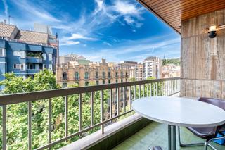 Appartement  Calle plaza lesseps. Piso exterior muy luminoso con opcion de reforma y excelente ubi