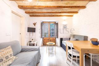 Etagenwohnung  Calle escudellers. Piso exterior, reformado y con muy buena ubicacion en el barrio