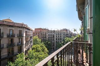 Pis  Carrer balmes. Piso exterior con doble orientación muy luminoso para entrar a v