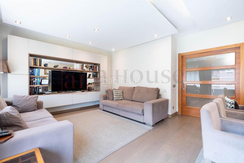 Foto 3333e404-8594-49d9-969b-4ccc4a0144e4. Pis amb calefacció a Sants Barcelona