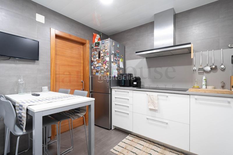 Foto c6fefef6-d5b4-483a-a3a5-3957f76b9946. Pis amb calefacció a Sants Barcelona