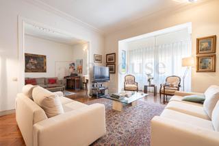 Pis a L´Antiga Esquerra de l´Eixample. Piso para reformar de 250m exterior con doble orientación en l a