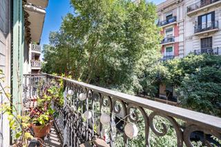 Appartement  Carrer entença. Encantador y amplio piso en l eixample
