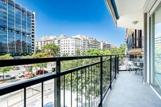 Appartement  Carrer valència. Piso con gran balcón en l eixample