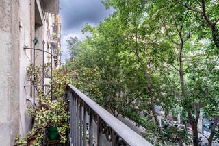 Appartement  Calle villarroel. Piso exterior, reformado a estrenar con acabados de lujo en el b