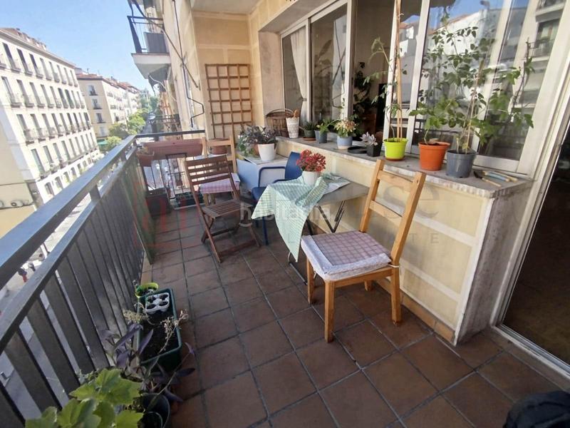 Foto d72eaaf0-cb2d-4432-9753-63b8d3c5f163. Piso  para reformar con terraza en el barrio de Palacio en Madrid