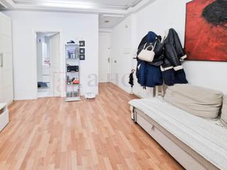 Piso  Calle larra. Piso para entrar a vivir con posibilidad de reforma en el barrio