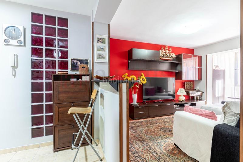 Foto 2b3aa063-9452-408d-a391-1a7ce9177933. Piso  exterior con terraza y balcón para entrar a vivir en el barrio de carabanchel en Madrid
