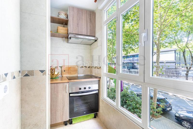 Foto 5c7a8990-a65a-4cf1-bc2a-b6426cd18dbe. Piso  exterior con terraza y balcón para entrar a vivir en el barrio de carabanchel en Madrid