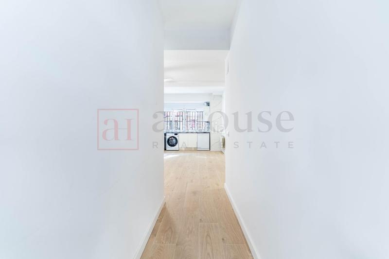 Foto 3a1e4fb9-a5bf-4d6f-a65a-80c8a8a7076a. Planta baja  exterior reformada a estrenar en el barrio sanblas en Madrid
