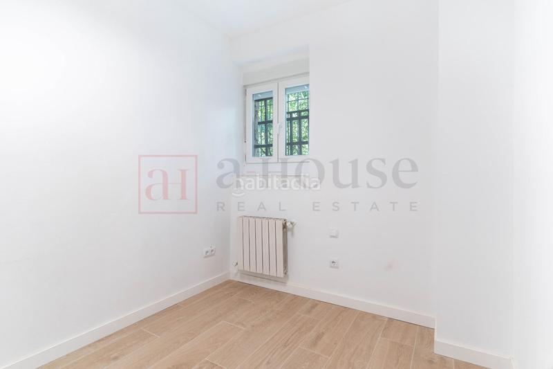 Foto a18a03ee-84b8-441a-bf39-1025a3620ca6. Planta baja  exterior reformada a estrenar en el barrio sanblas en Madrid