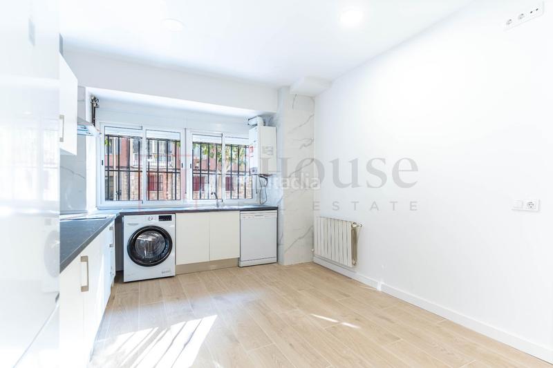 Foto c1b308cd-df58-4246-b311-7bca82dd3b2c. Planta baja  exterior reformada a estrenar en el barrio sanblas en Madrid
