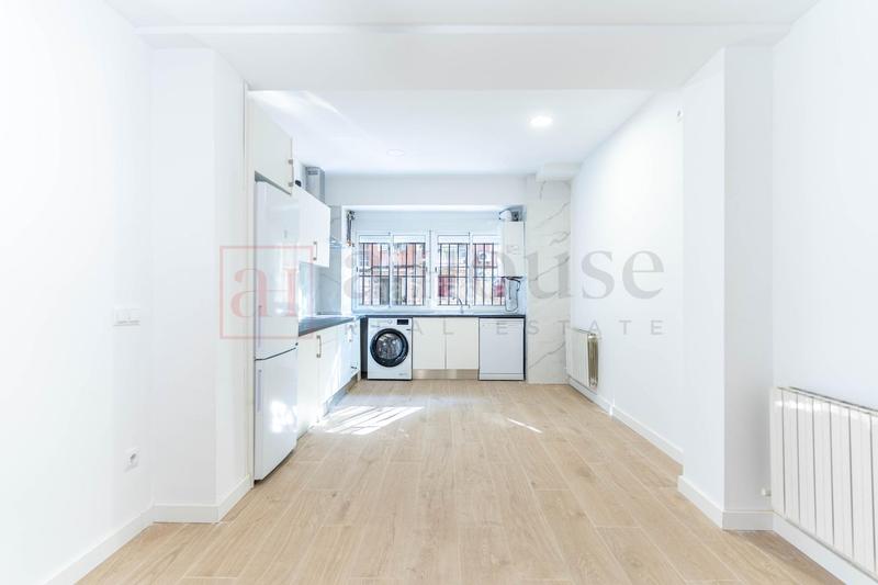 Foto c70a2e82-1664-4fcb-b1a4-28ce400691b2. Planta baja  exterior reformada a estrenar en el barrio sanblas en Madrid