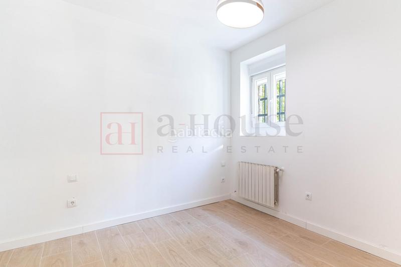Foto c9bd580f-c2d4-44d3-b560-ae66bf4e1e30. Planta baja  exterior reformada a estrenar en el barrio sanblas en Madrid