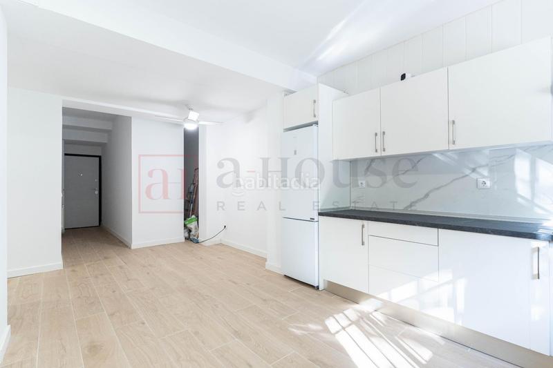 Foto d4313811-024f-46ec-b3f1-9eaf11fba5a4. Planta baja  exterior reformada a estrenar en el barrio sanblas en Madrid