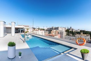 Pis  Irún. Piso reformado con piscina comunitaria en el barrio de argüelles