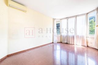Appartement  Calle de viladomat. Piso para refirmar con muchas posibilidades en sant antoni