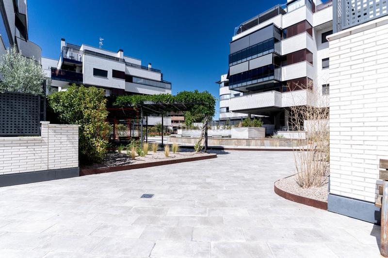 Foto 4434bf13-dcff-4a70-b76d-12f9e1487df7. Piso  exterior reformado con terraza con piscina comunitaria en la zona en Pinto