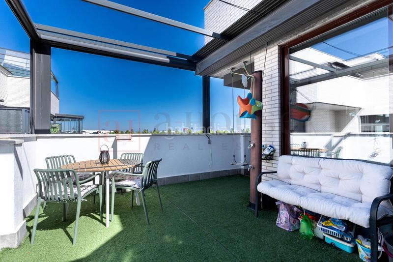 Foto f77cad45-dd54-4757-9dae-7478e13cd61a. Piso  exterior reformado con terraza con piscina comunitaria en la zona en Pinto