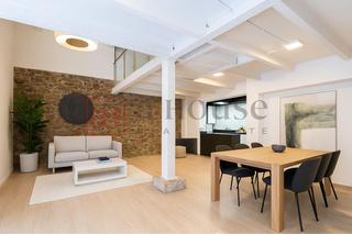 Ground floor  Calle pere serafi. Planta baja con terraza para entrar a vivir en vila de gracia.