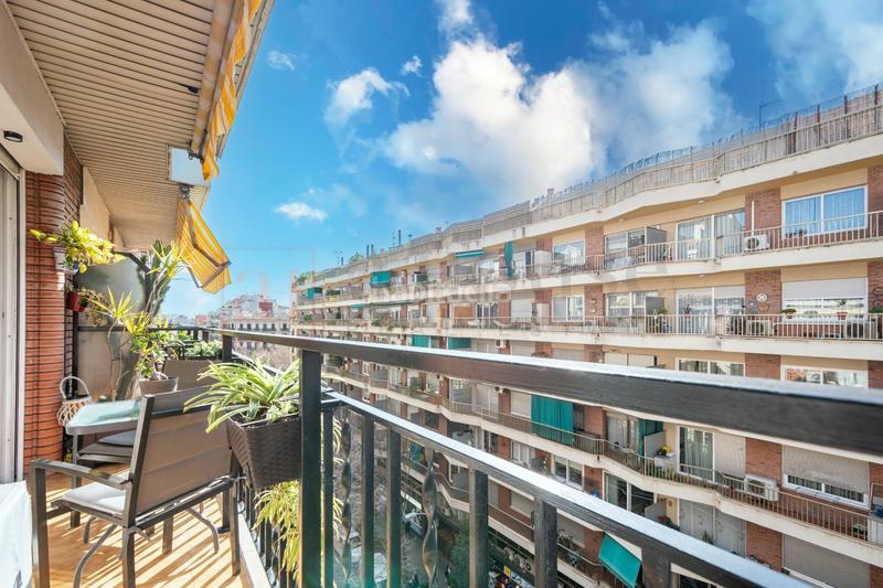 Foto c933582d-7607-4aa7-9424-d7553c02115f. Piso  con terraza en lantiga esquerra de leixample en Barcelona