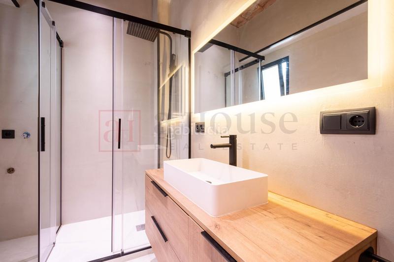 Foto 74bff13d-18b4-488a-9efa-902863e09e73. Piso  reformado con excelente ubicacion en la vila de gracia en Barcelona