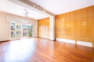Piso  Carrer rocafort. Piso luminoso con balcón para entrar a vivir en la nova esquerra