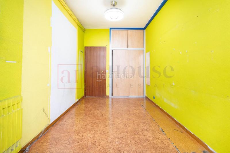 Foto 0787dd4a-1d38-46b4-a011-47a79053690d. Piso  luminoso con balcón para entrar a vivir en la nova esquerra de l eixample en Barcelona
