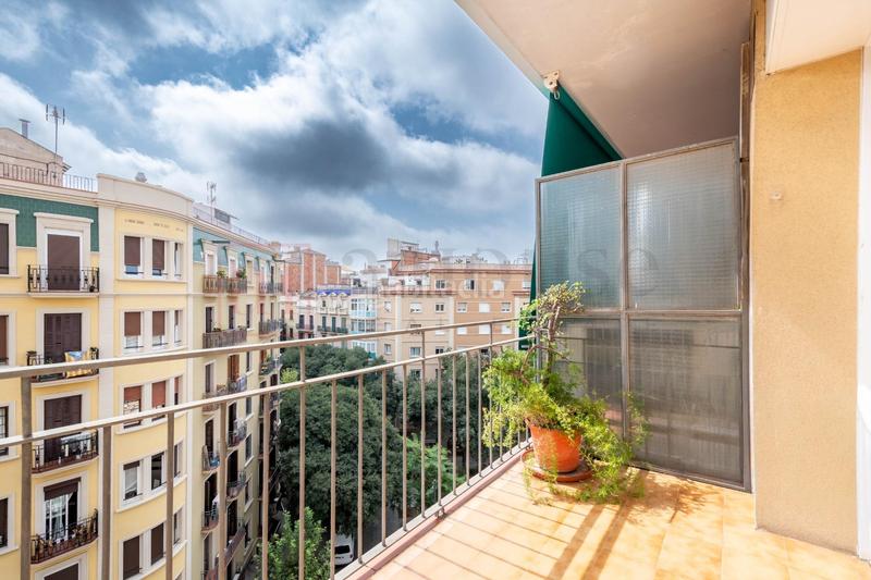Foto 400dc7b8-220e-4497-9551-152b8a408ee8. Piso  luminoso con balcón para entrar a vivir en la nova esquerra de l eixample en Barcelona