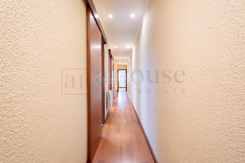 Foto 40610607-7918-4b5d-8aa8-96eb0834d26f. Piso  luminoso con balcón para entrar a vivir en la nova esquerra de l eixample en Barcelona