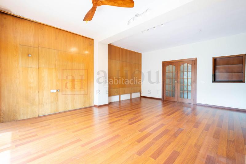 Foto aa2386fd-1cd5-4328-8d17-6a25cd42b089. Piso  luminoso con balcón para entrar a vivir en la nova esquerra de l eixample en Barcelona