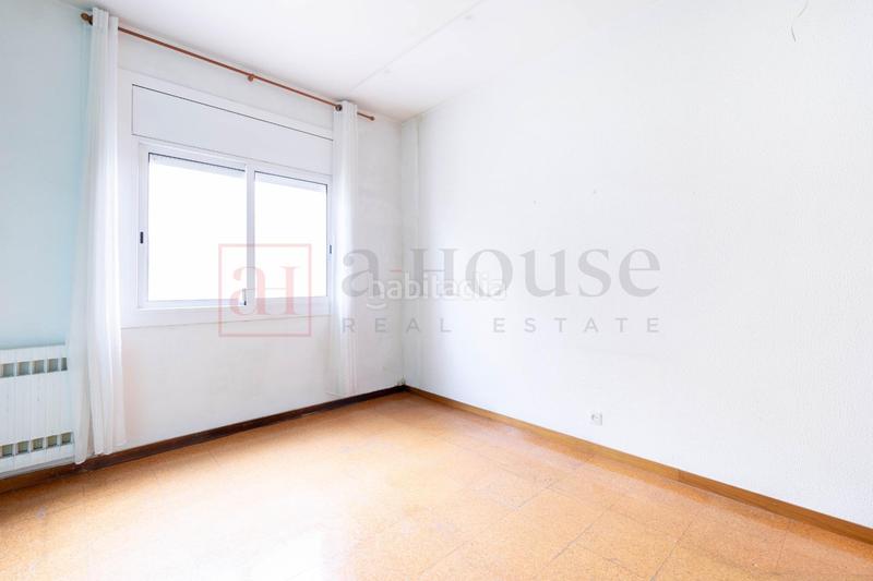 Foto c15249d7-1def-41e3-9a68-fd0ce3ce760e. Piso  luminoso con balcón para entrar a vivir en la nova esquerra de l eixample en Barcelona