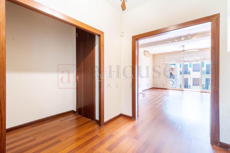 Foto dab49851-02cd-45dc-bc26-bddfb07f3ee4. Piso  luminoso con balcón para entrar a vivir en la nova esquerra de l eixample en Barcelona