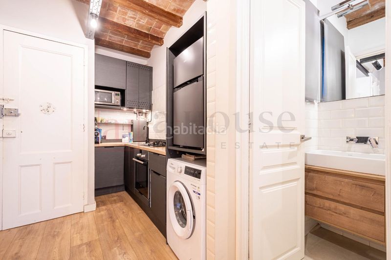 Foto 4ac8336d-398d-4ab5-a690-07f595e48a14. Pis amb calefacció a Vila de Gràcia Barcelona