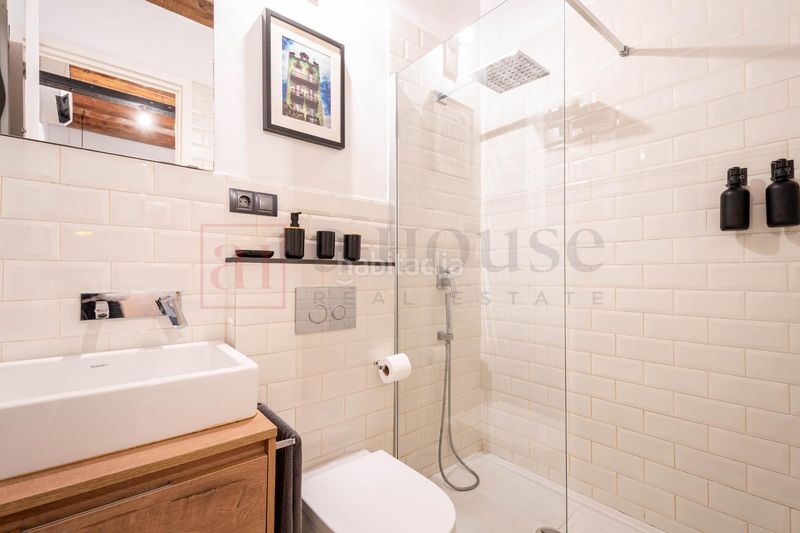 Foto b4fb16f1-9d82-45d7-ae64-de54237a8fb3. Pis amb calefacció a Vila de Gràcia Barcelona