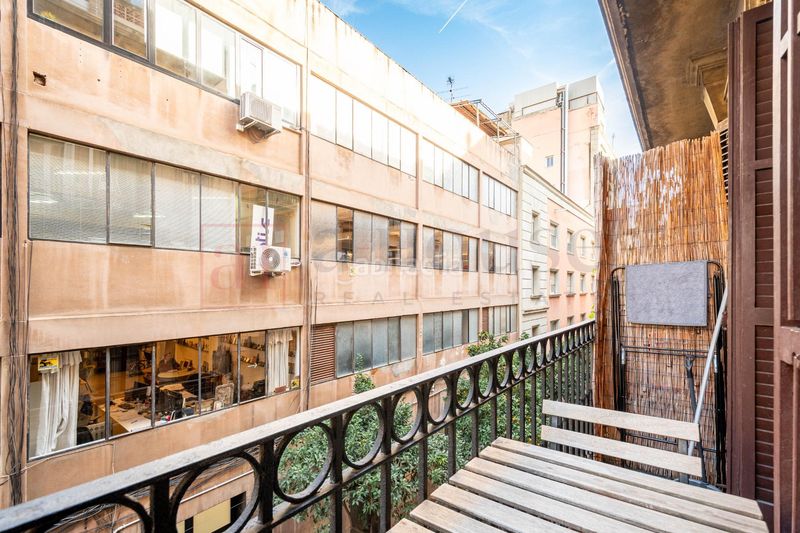 Foto fdad8231-2374-40ab-9a60-7b65fd1f7239. Pis amb calefacció a Vila de Gràcia Barcelona