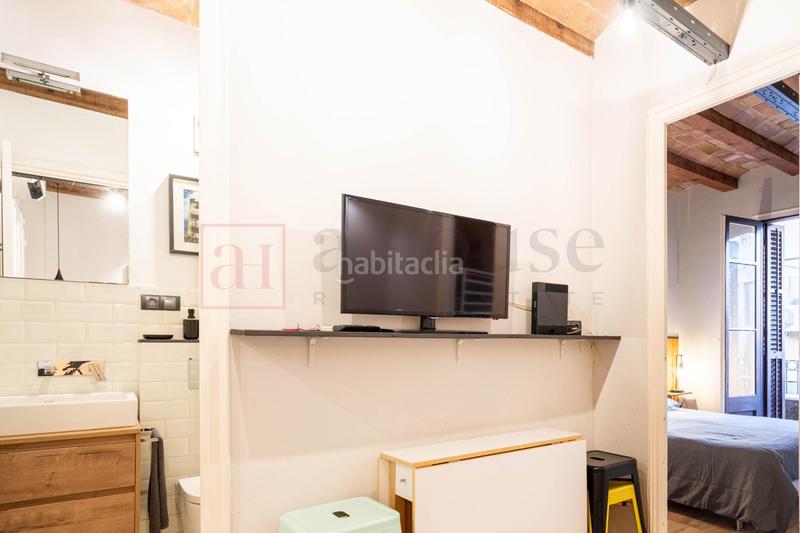 Foto ffa8ecd4-a1d4-4e5a-a3b7-732abf69df15. Piso  con licencia turistica y exclente ubicacion en vila de gracia en Barcelona