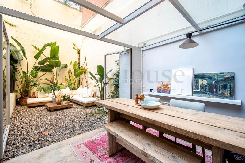 Foto 0b4df22f-5067-4afb-ae1d-623dff587217. Dúplex bajo tipo duplex reformado con jardin exterior sin cedula de habitabilidad en el Fort Pienc en Barcelona